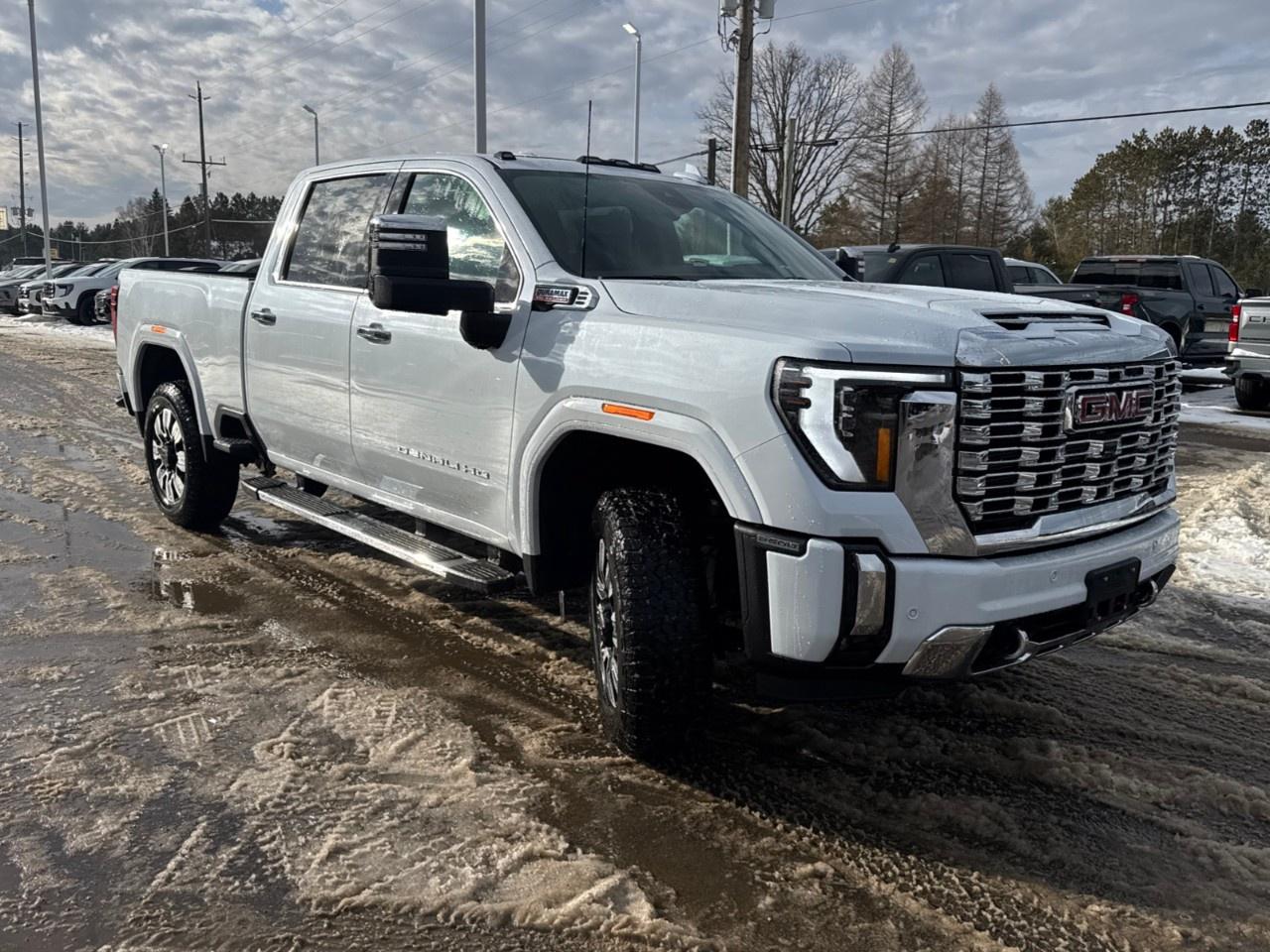 2026 GMC SIERRA 2500HD Crew Cab Standard Box 4-Wheel Drive Denali Photo
