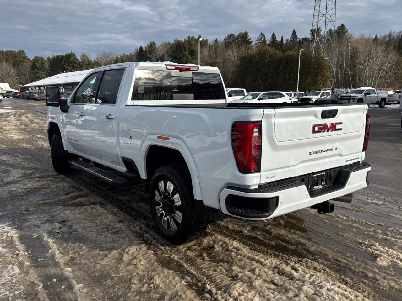 2026 GMC SIERRA 2500HD Crew Cab Standard Box 4-Wheel Drive Denali Photo