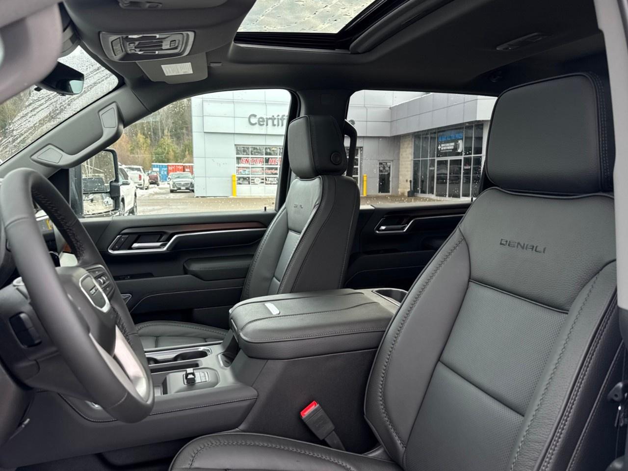 2026 GMC SIERRA 2500HD Crew Cab Standard Box 4-Wheel Drive Denali Photo