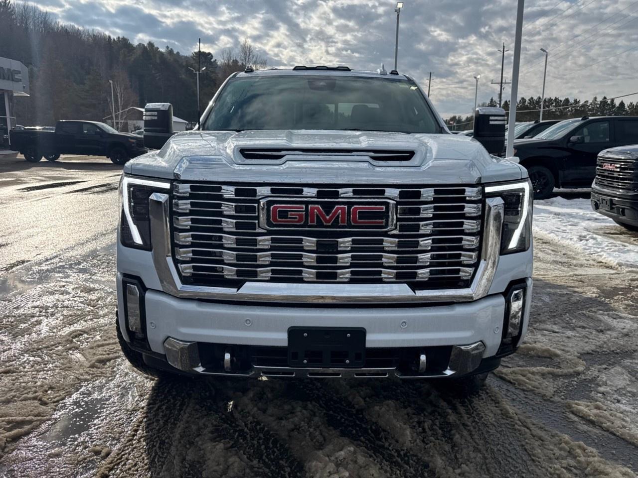 2026 GMC SIERRA 2500HD Crew Cab Standard Box 4-Wheel Drive Denali Photo