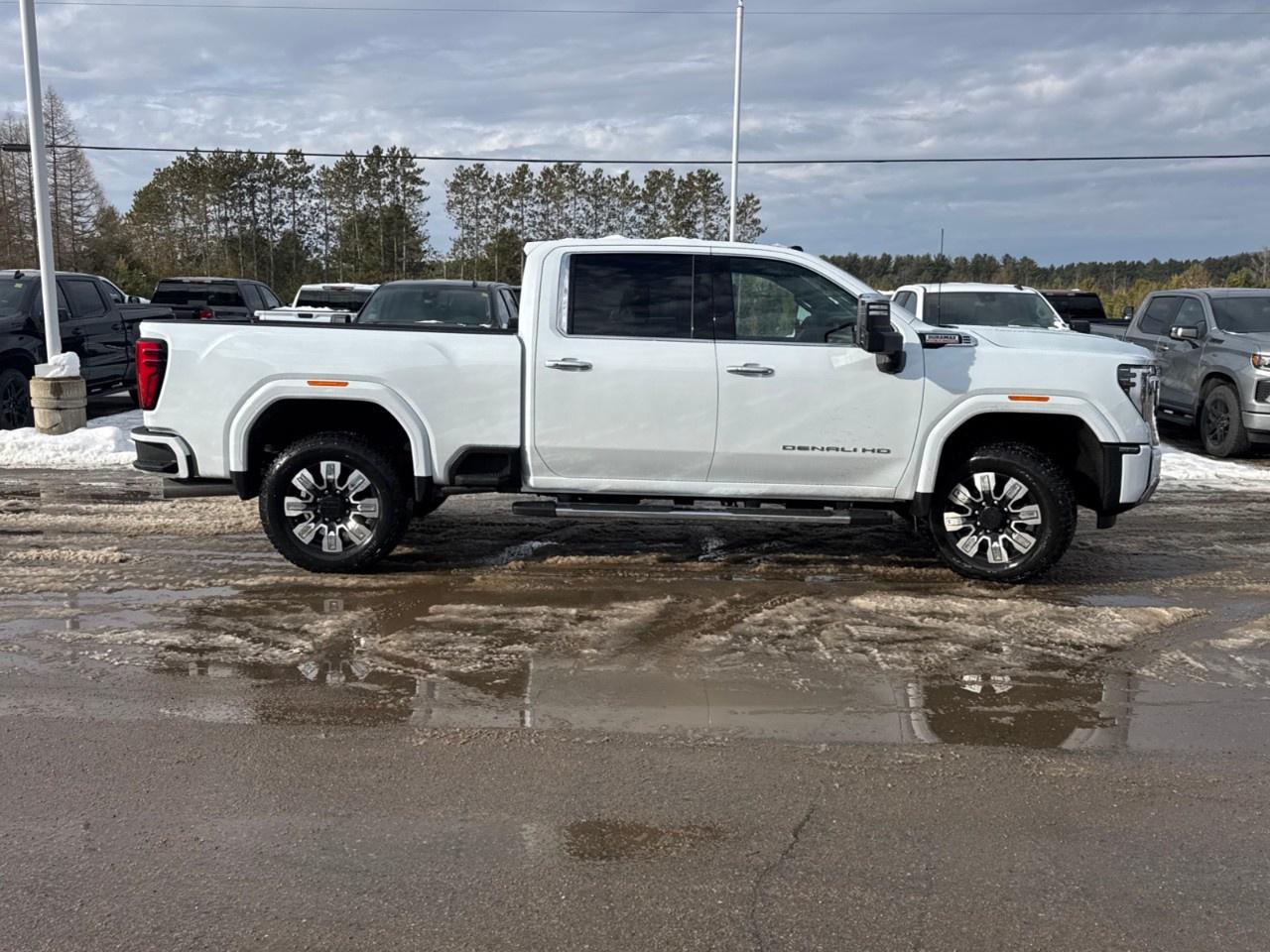 2026 GMC SIERRA 2500HD Crew Cab Standard Box 4-Wheel Drive Denali Photo