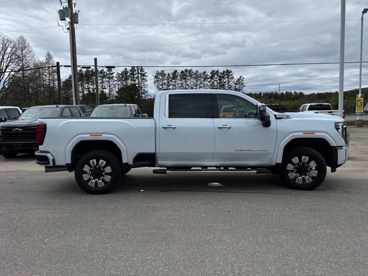 2026 GMC SIERRA 2500HD Crew Cab Standard Box 4-Wheel Drive Denali Photo3