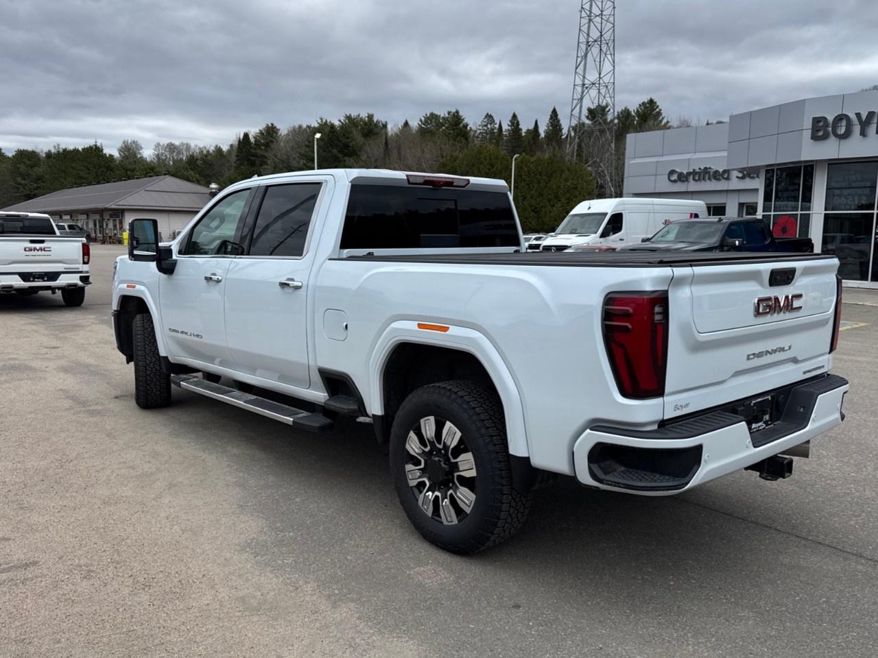2026 GMC SIERRA 2500HD Crew Cab Standard Box 4-Wheel Drive Denali Photo