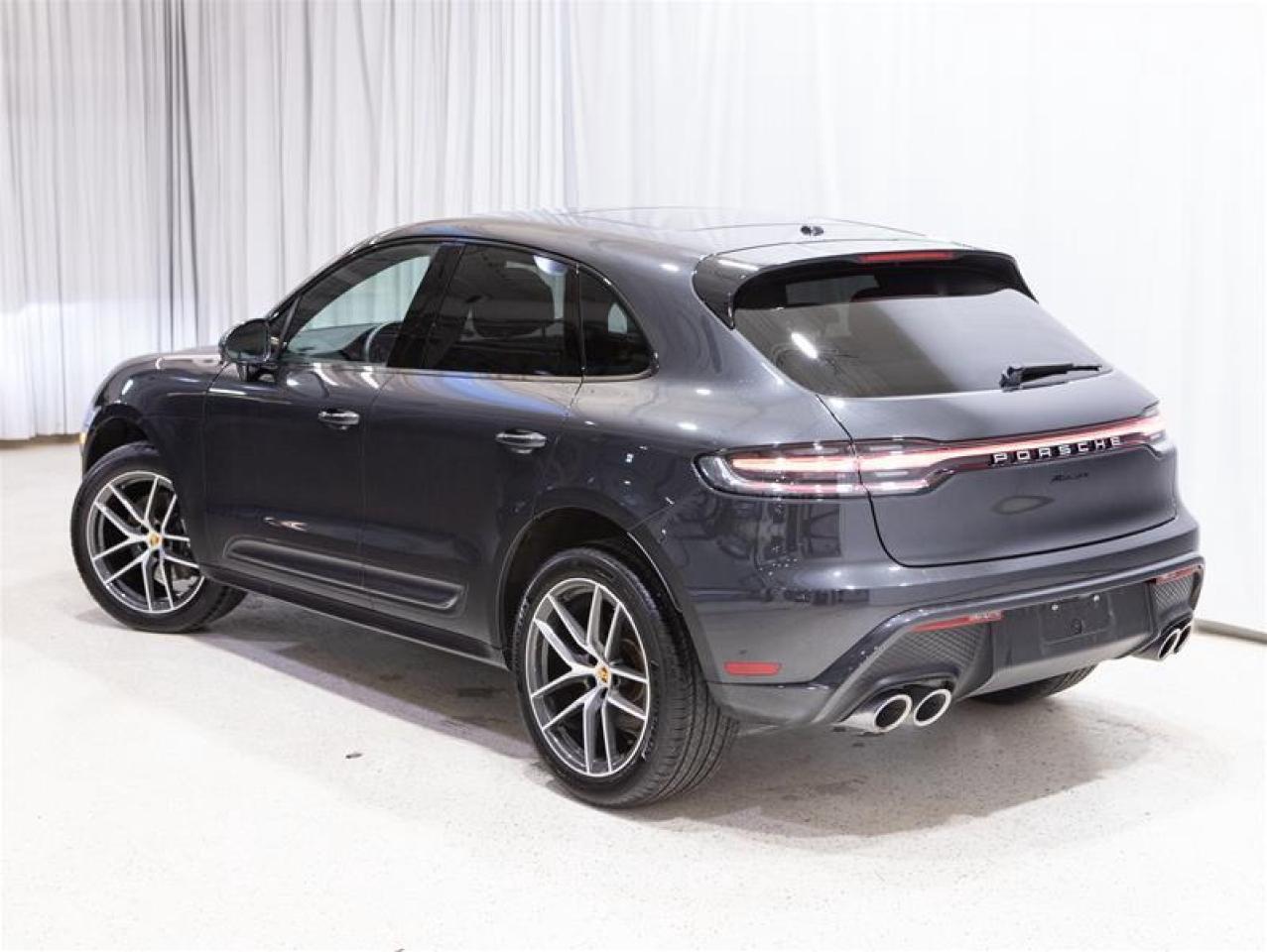 2024 Porsche Macan AWD Photo3