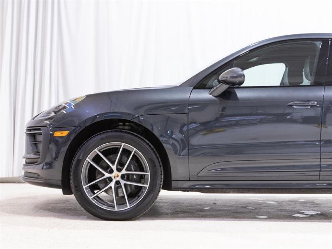 2024 Porsche Macan AWD Photo