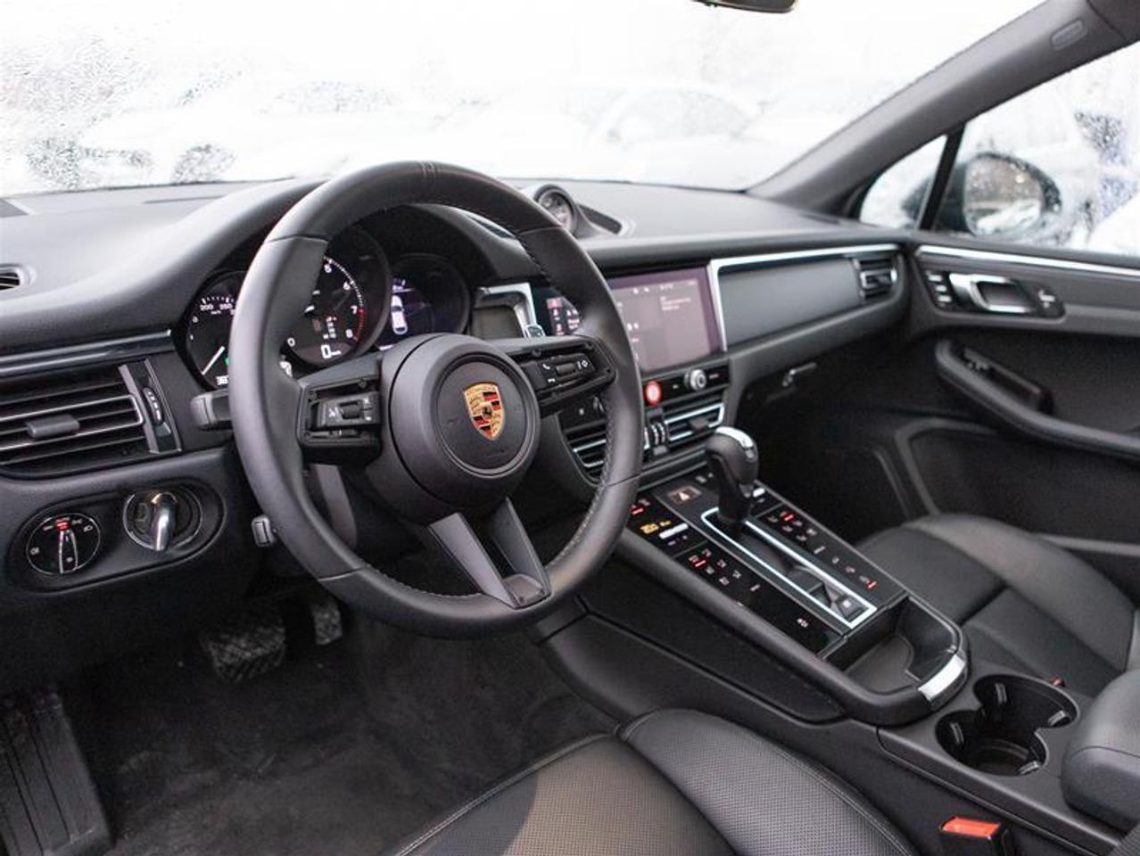 2024 Porsche Macan AWD Photo