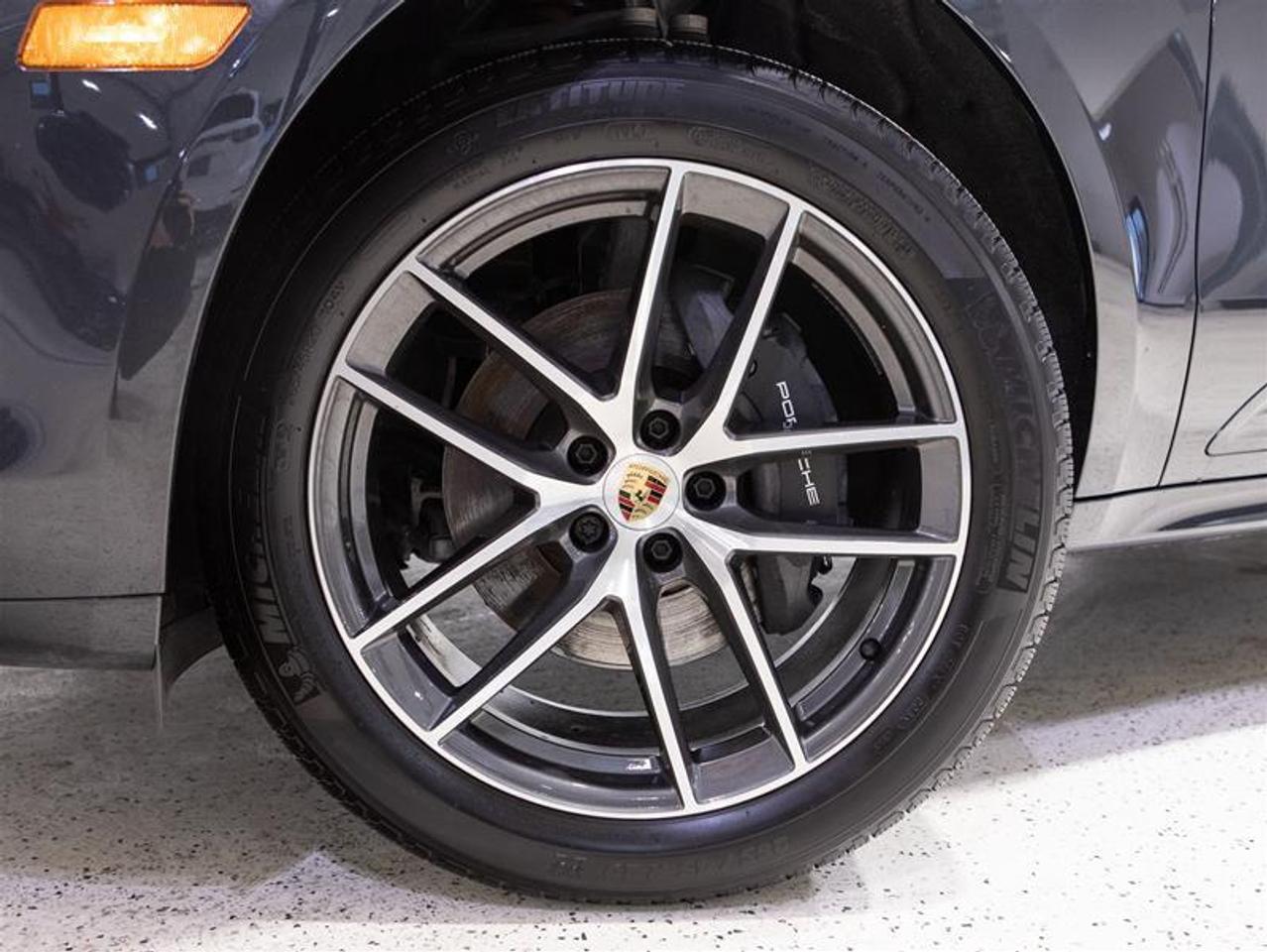 2024 Porsche Macan AWD Photo