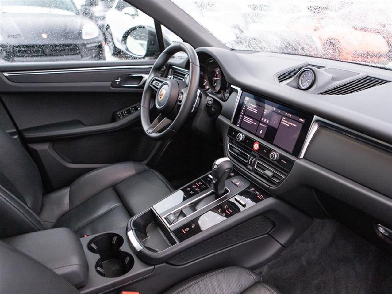 2024 Porsche Macan AWD Photo