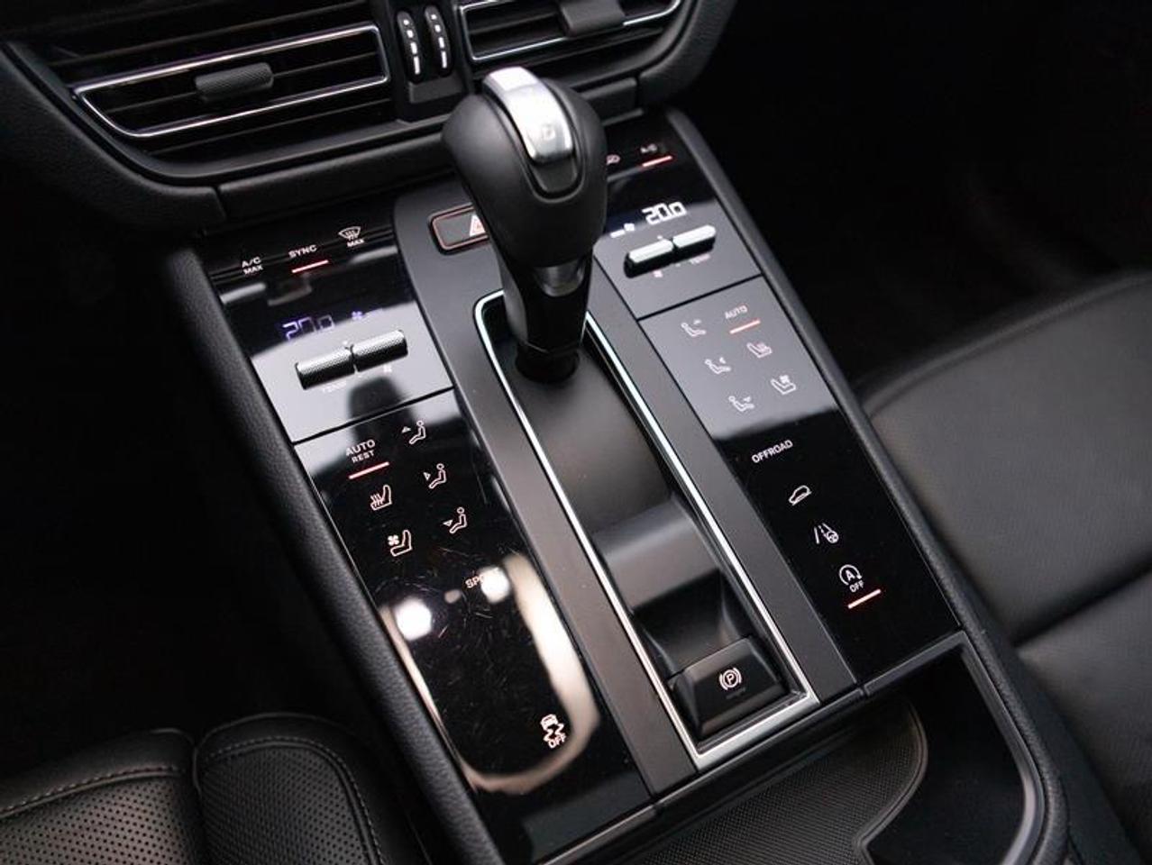 2024 Porsche Macan AWD Photo