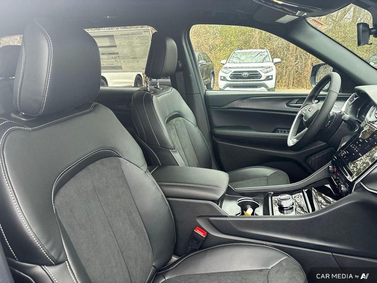 2025 Jeep Grand Cherokee Laredo 4dr 4x4 Photo