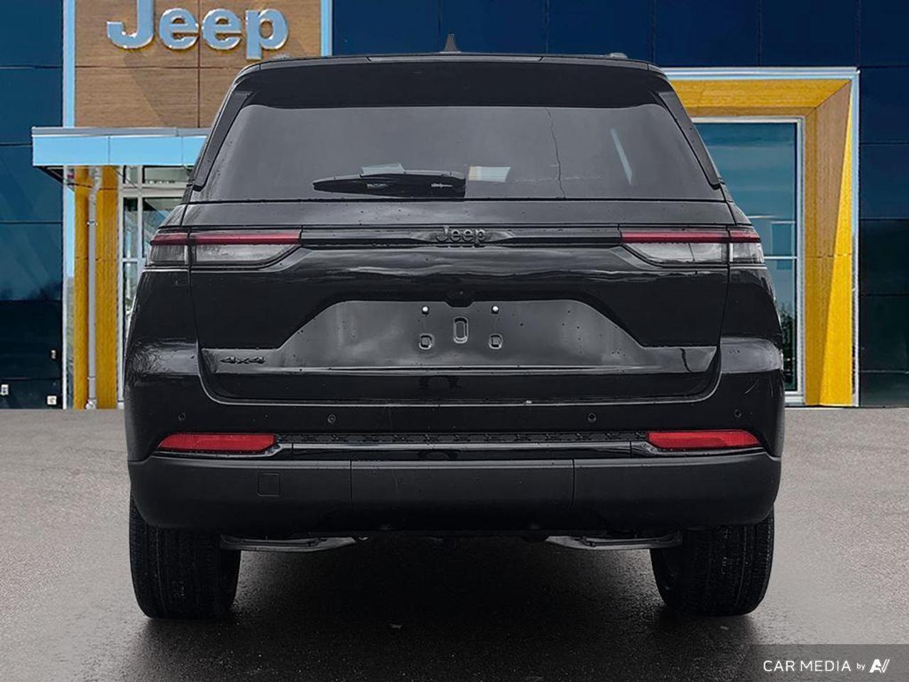 2025 Jeep Grand Cherokee Laredo 4dr 4x4 Photo