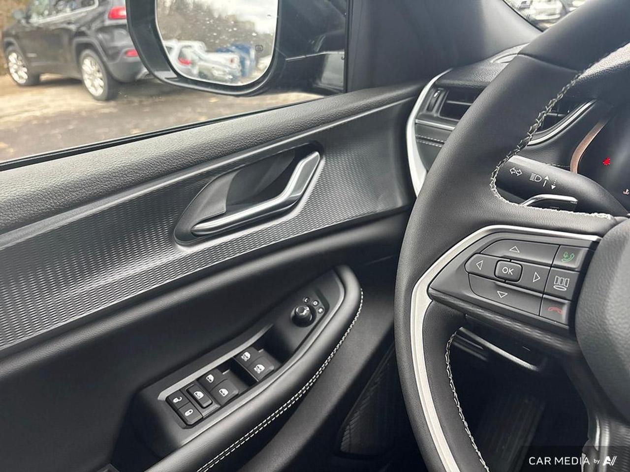 2025 Jeep Grand Cherokee Laredo 4dr 4x4 Photo