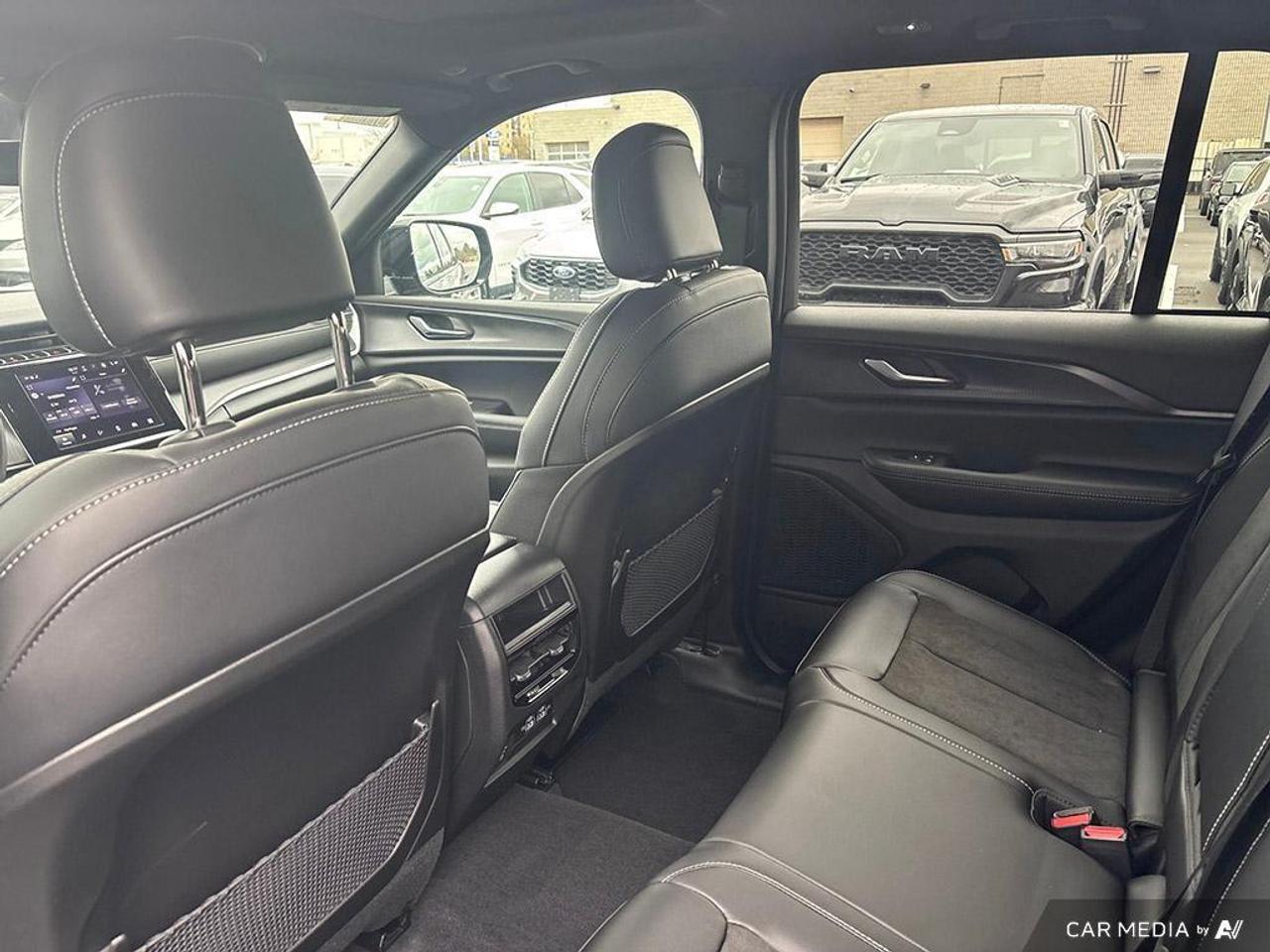 2025 Jeep Grand Cherokee Laredo 4dr 4x4 Photo