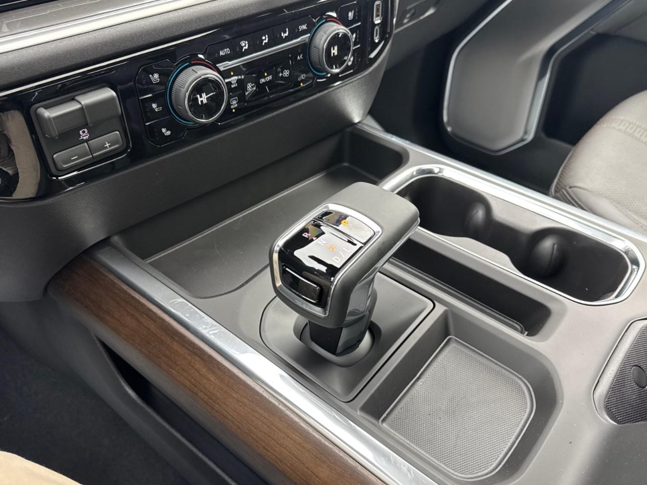 2026 Chevrolet Silverado 1500 Crew Cab Short Box 4-Wheel Drive High Country Photo