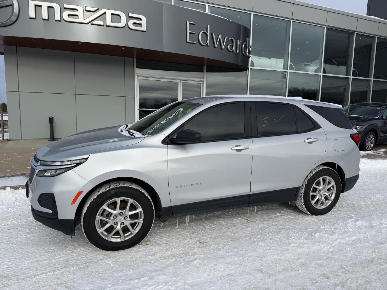 2022 Chevrolet Equinox LS w/1LS All-Wheel Drive Photo2