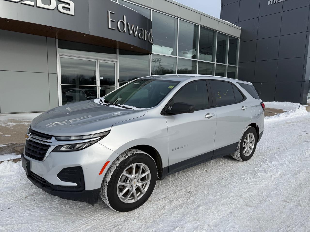2022 Chevrolet Equinox LS w/1LS All-Wheel Drive Photo3