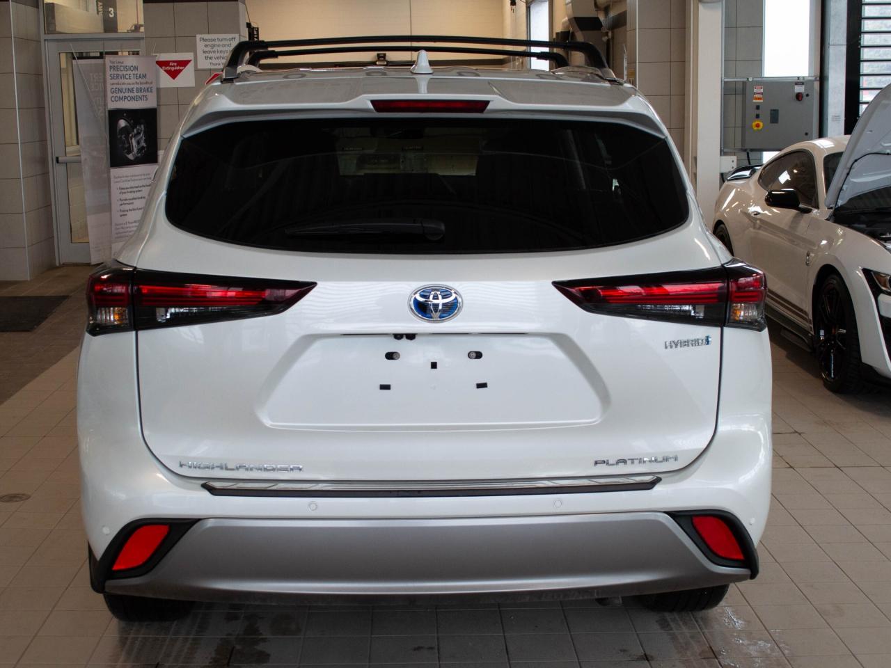 2024 Toyota Highlander Hybrid LIMITED Photo4