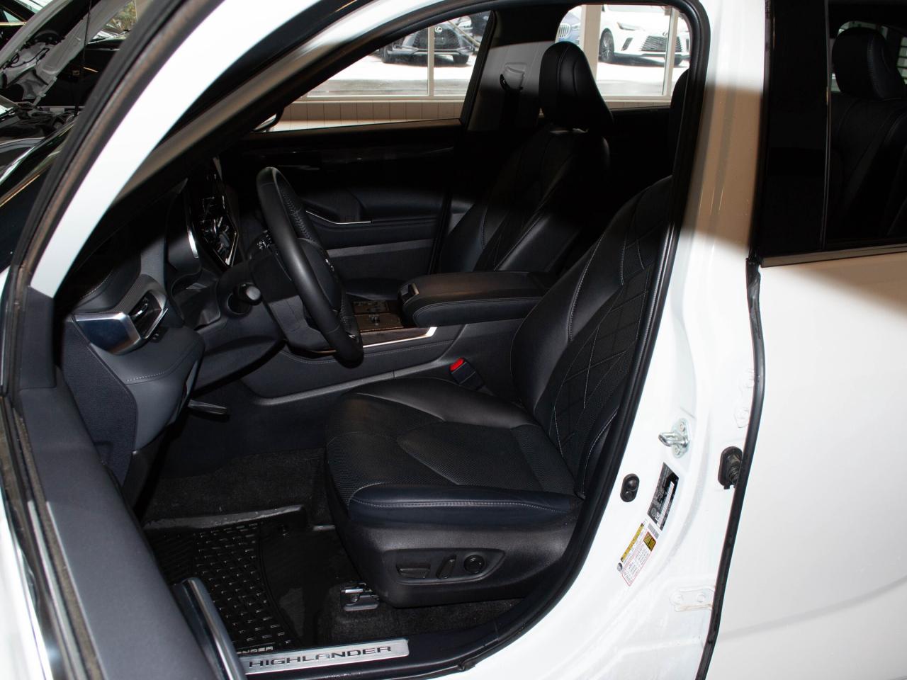 2024 Toyota Highlander Hybrid LIMITED Photo