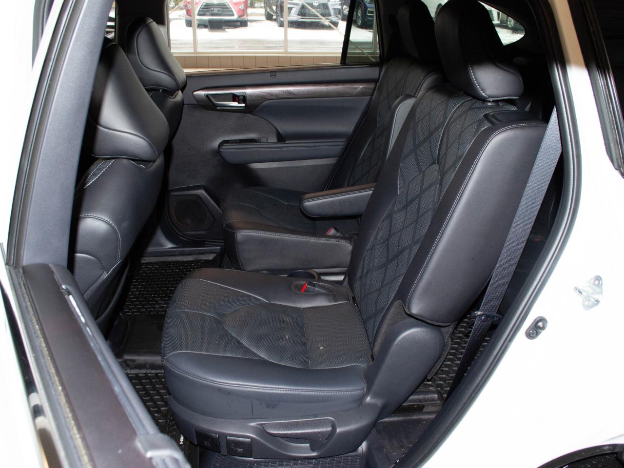 2024 Toyota Highlander Hybrid LIMITED Photo