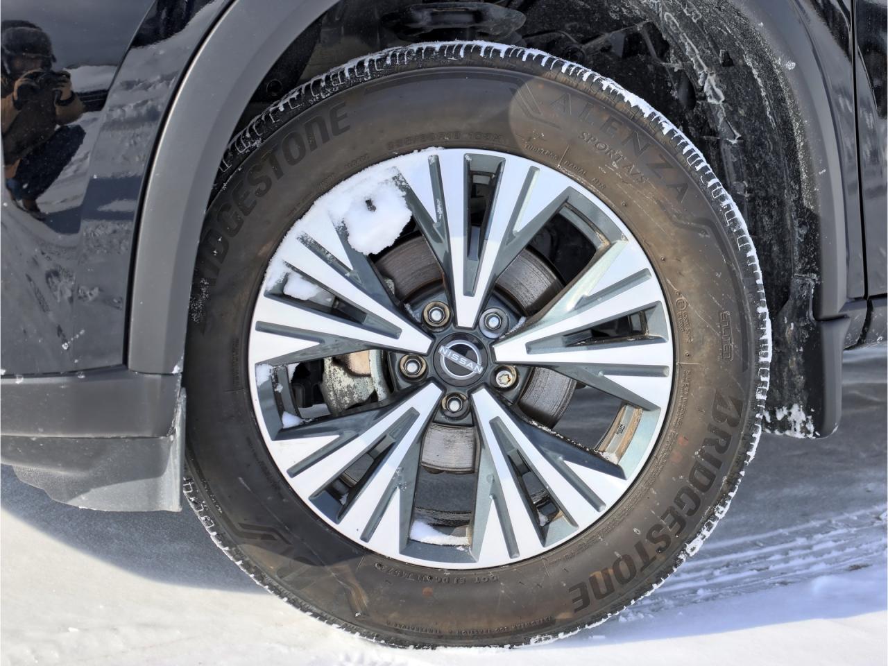 2023 Nissan Rogue SV AWD   Panoramic Roof   Push Start   Htd Seat Photo