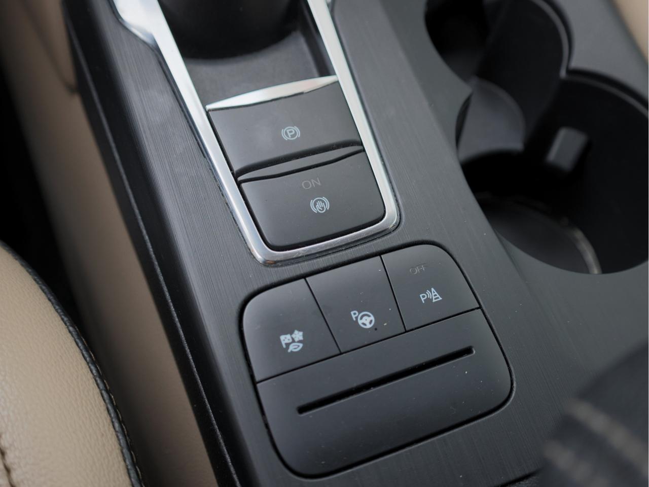 2020 Ford Escape Titanium   Hybrid   Nav   Pwr Liftgate  Prem Sound Photo