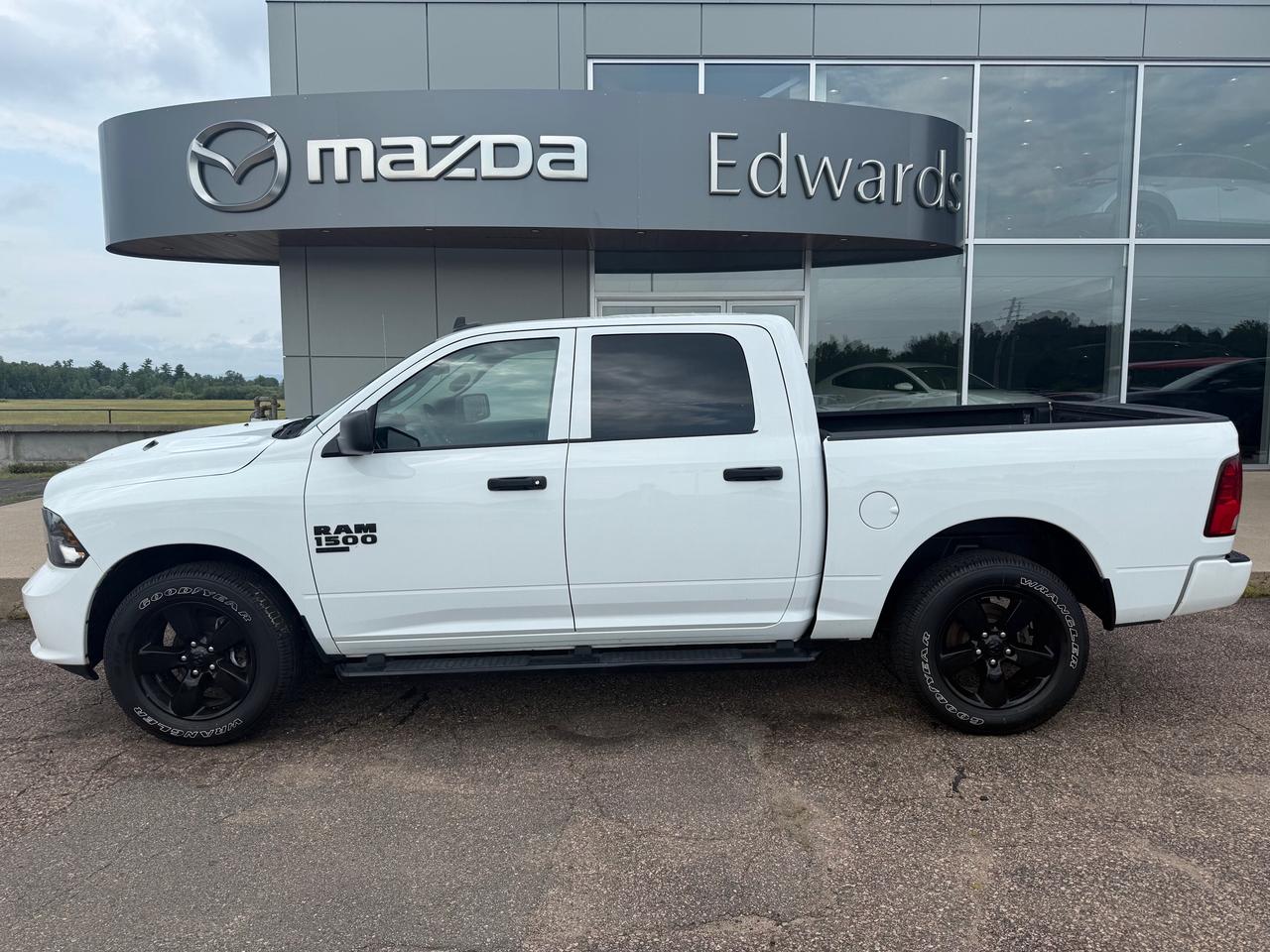 Used 2023 RAM 1500 Classic Tradesman 4x4 Crew Cab 5.6 ft. box 140 in. WB for sale in Pembroke, ON