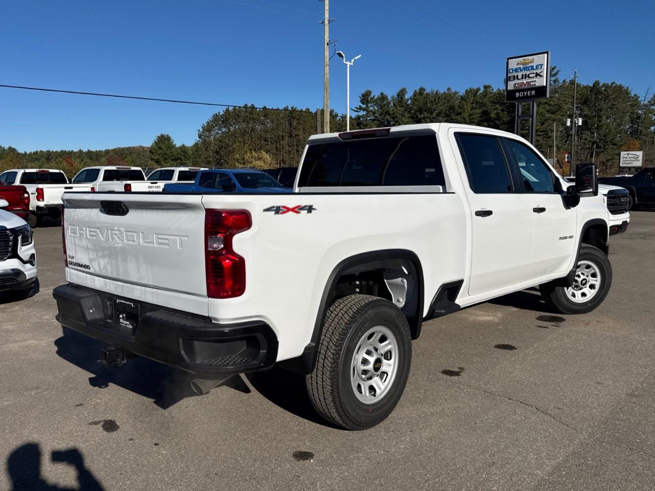 2026 Chevrolet Silverado 3500HD 4WD Crew Cab Standard Box Work Truck Photo