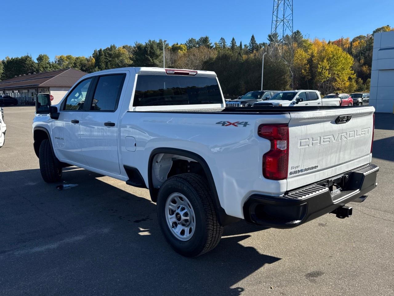2026 Chevrolet Silverado 3500HD 4WD Crew Cab Standard Box Work Truck Photo
