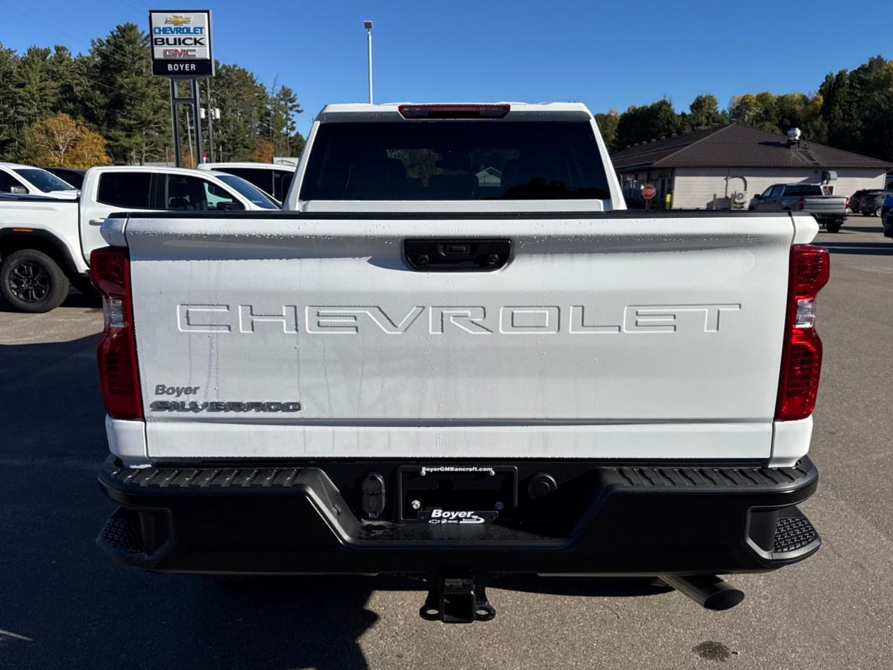 2026 Chevrolet Silverado 3500HD 4WD Crew Cab Standard Box Work Truck Photo