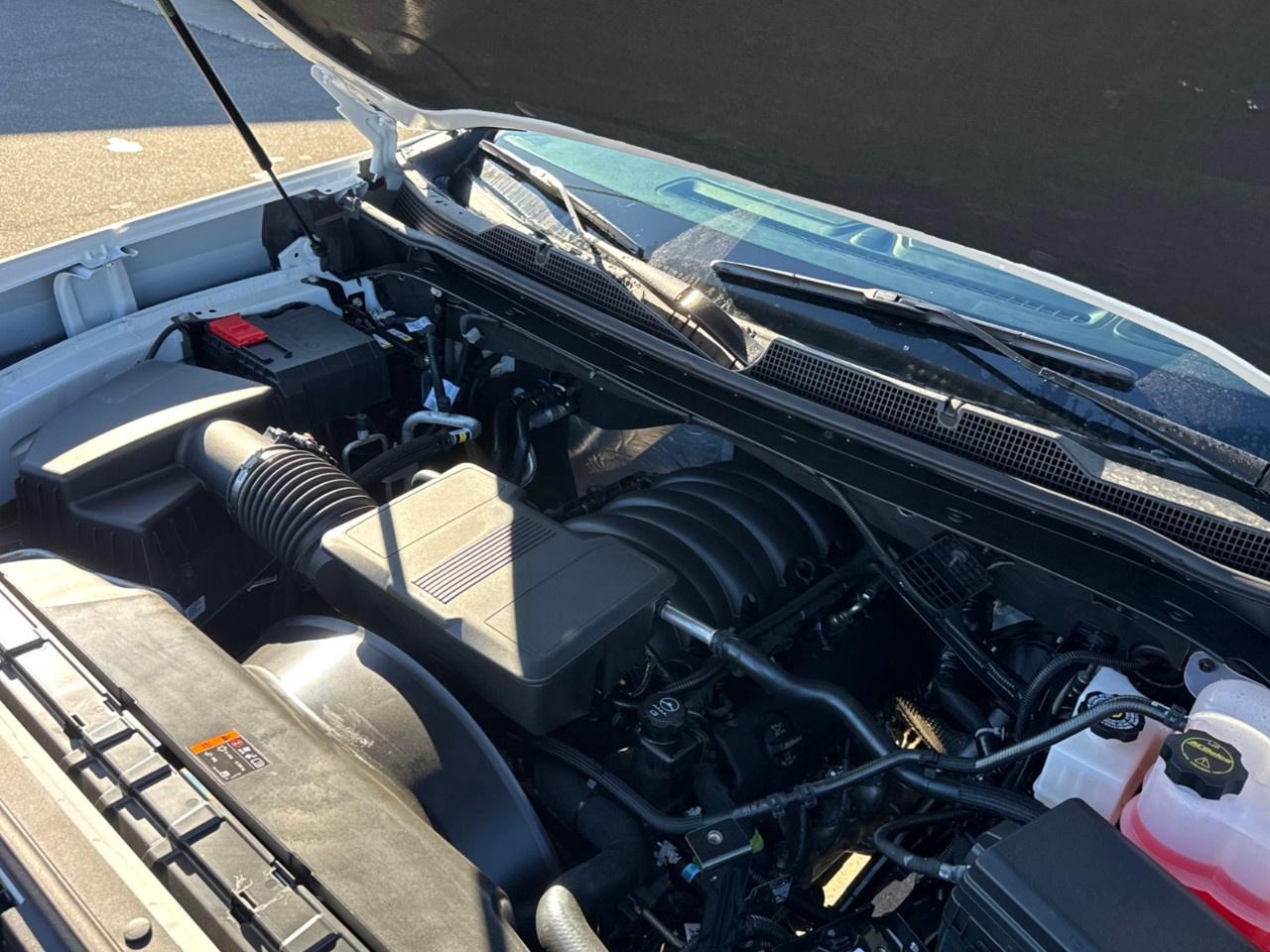 2026 Chevrolet Silverado 3500HD 4WD Crew Cab Standard Box Work Truck Photo