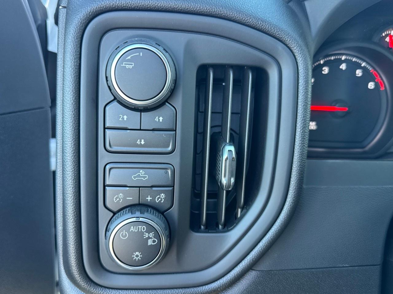 2026 Chevrolet Silverado 3500HD 4WD Crew Cab Standard Box Work Truck Photo