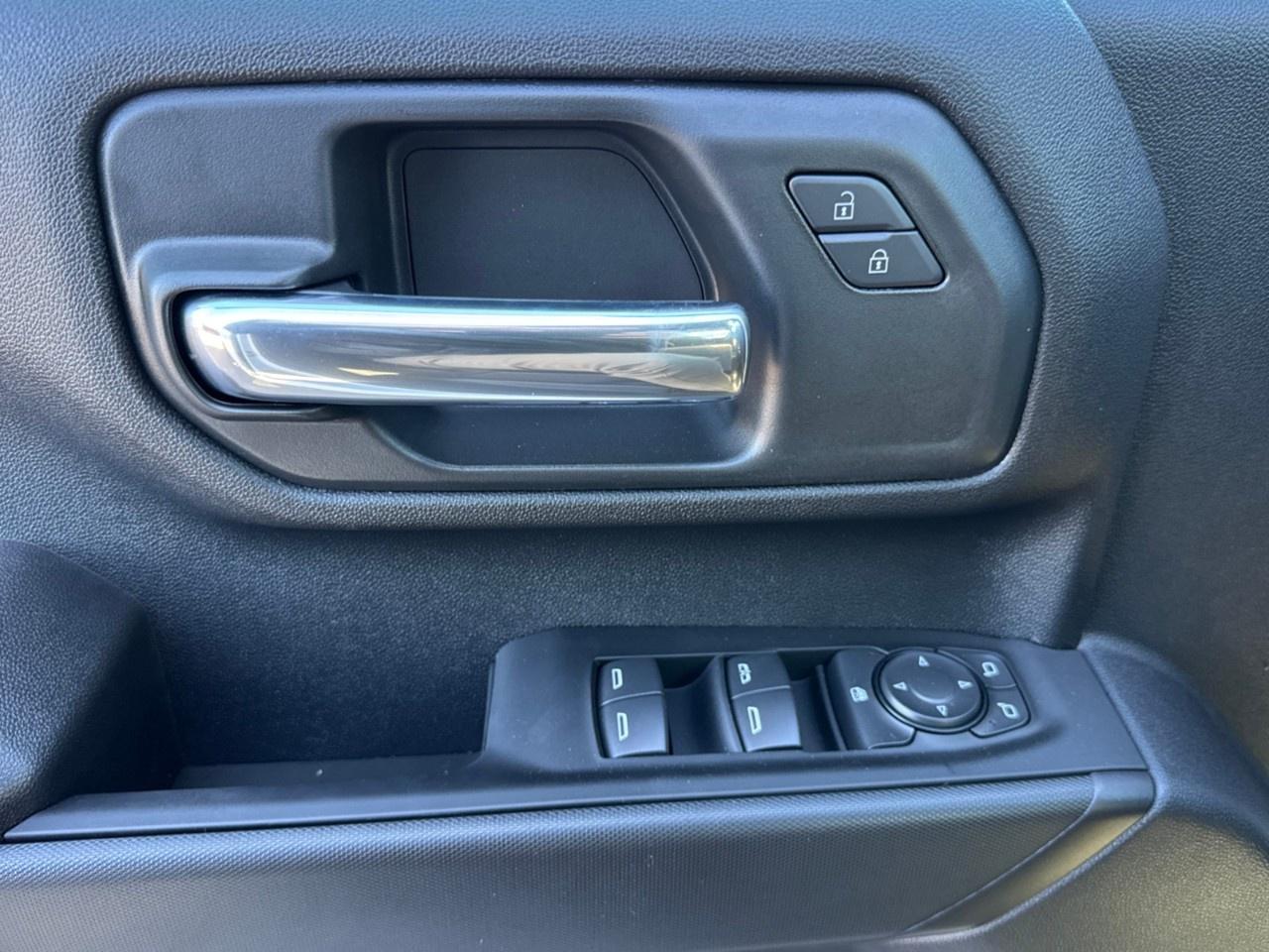 2026 Chevrolet Silverado 3500HD 4WD Crew Cab Standard Box Work Truck Photo