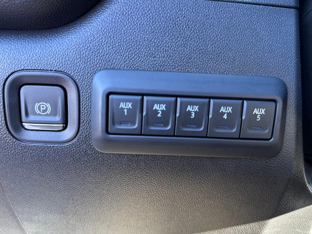 2026 Chevrolet Silverado 3500HD 4WD Crew Cab Standard Box Work Truck Photo