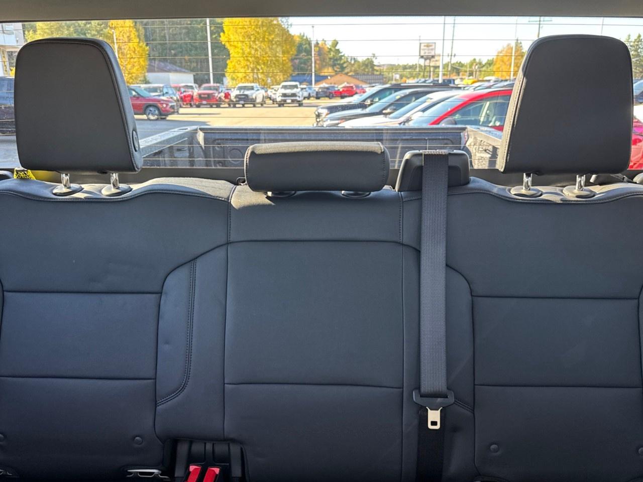 2026 Chevrolet Silverado 3500HD 4WD Crew Cab Standard Box Work Truck Photo