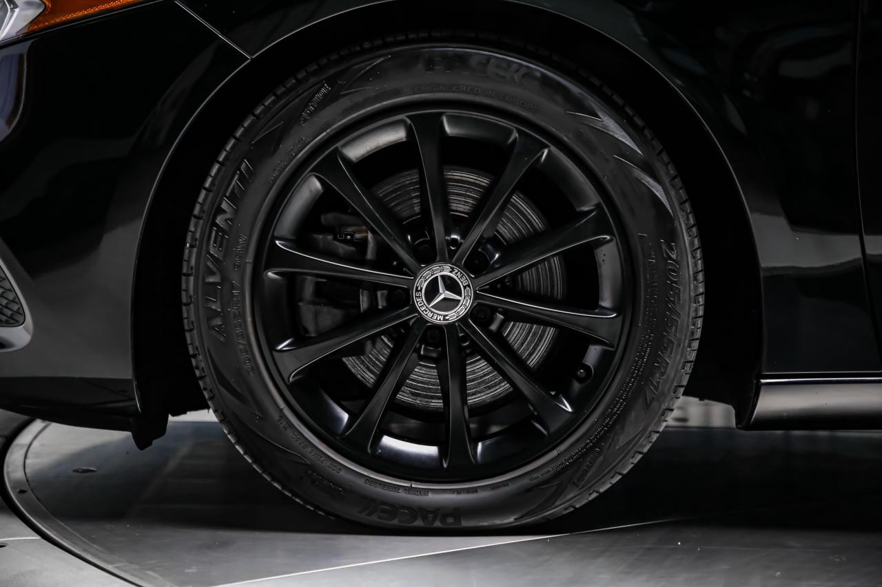 2020 Mercedes-Benz A-Class A 220 4MATIC AWD PREMIUM PKG CARPLAY NAV BLINDSPOT Photo