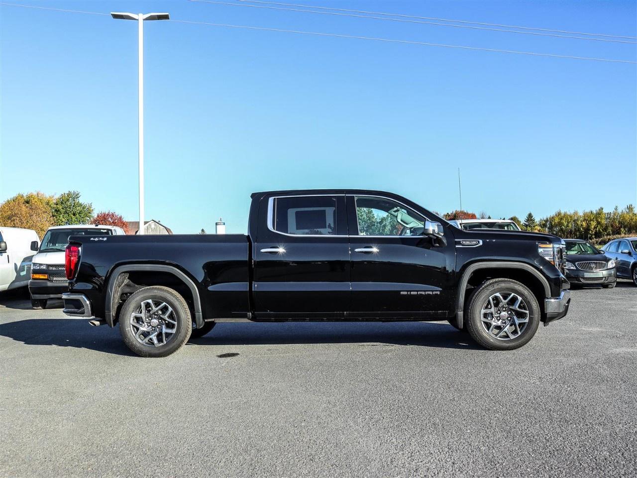 2026 GMC Sierra 1500 Crew Cab Standard Box 4-Wheel Drive SLT Photo4