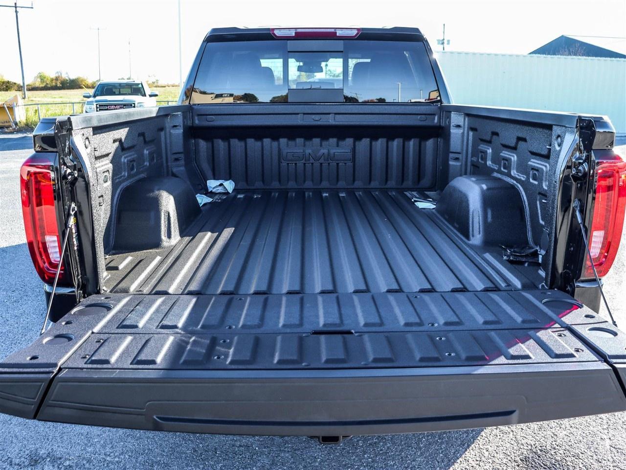 2026 GMC Sierra 1500 Crew Cab Standard Box 4-Wheel Drive SLT Photo