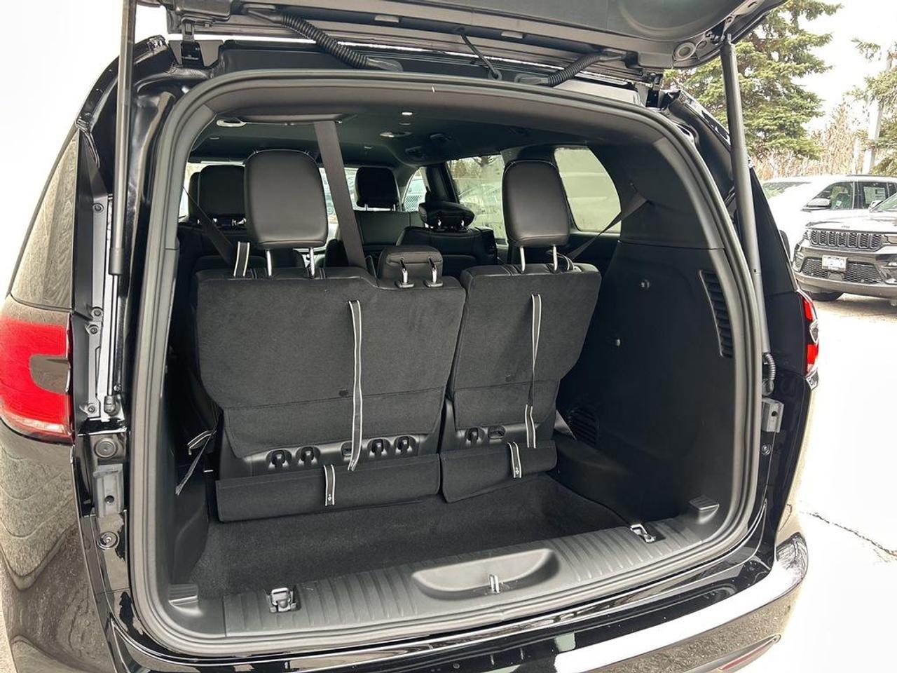 2026 Chrysler Pacifica Select Front-Wheel Drive Passenger Van Photo