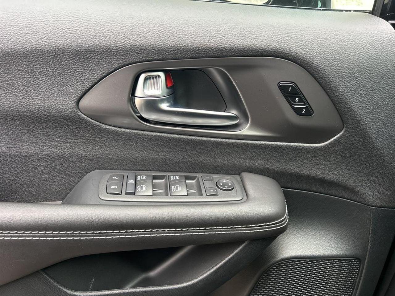 2026 Chrysler Pacifica Select Front-Wheel Drive Passenger Van Photo