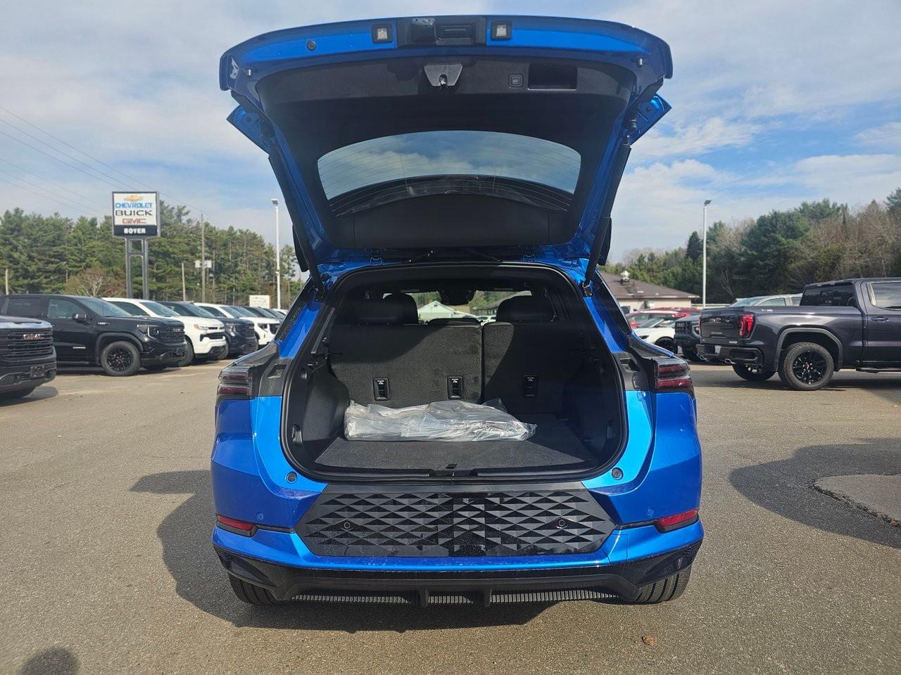 2025 Chevrolet Equinox EV 4dr RS Photo