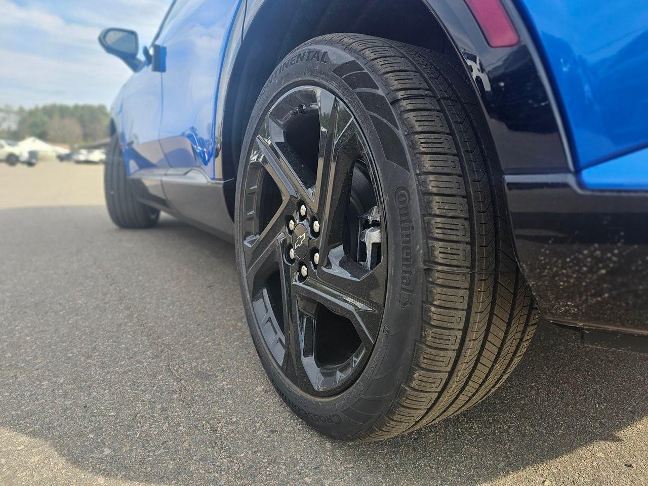 2025 Chevrolet Equinox EV 4dr RS Photo