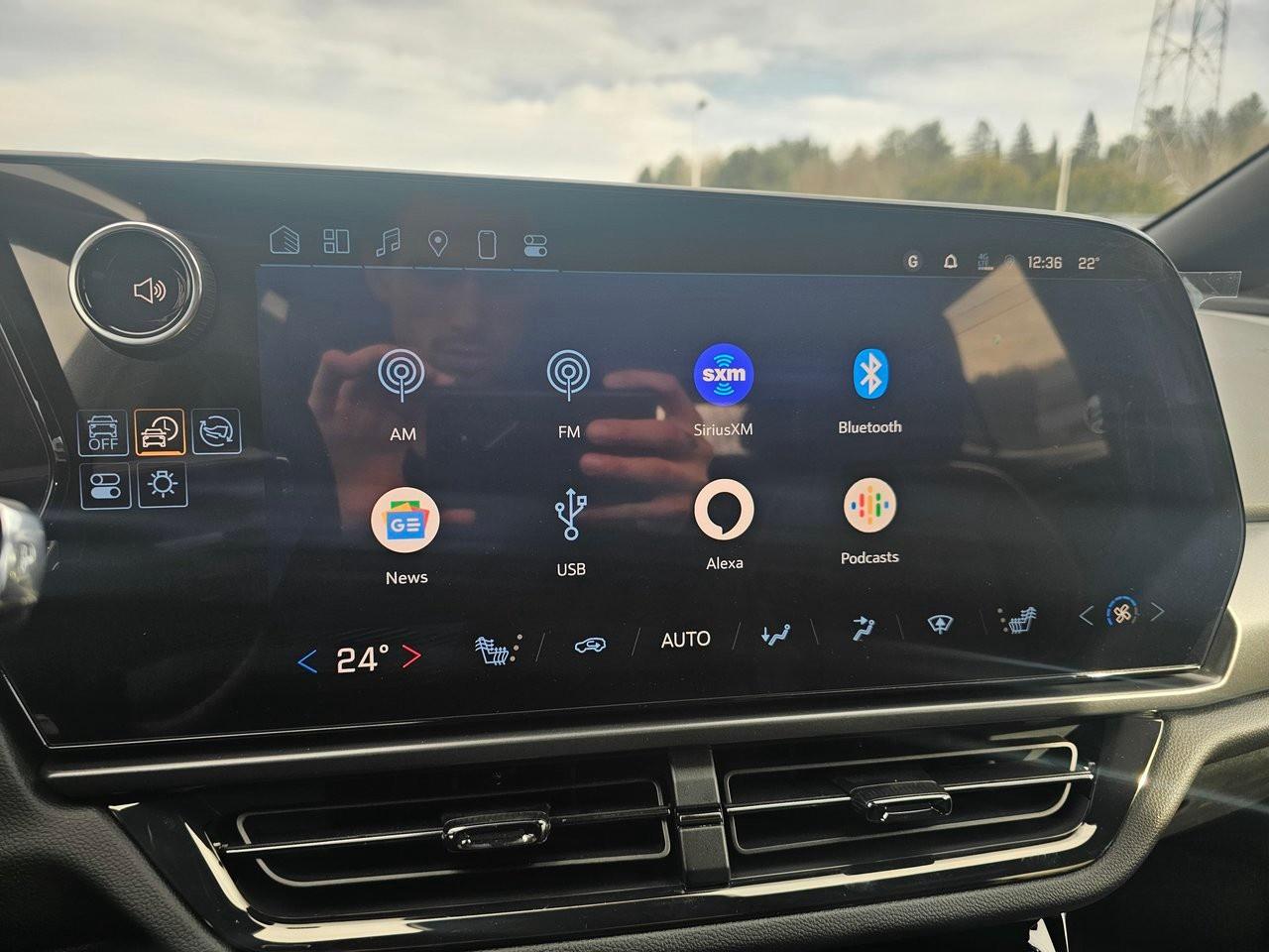 2025 Chevrolet Equinox EV 4dr RS Photo