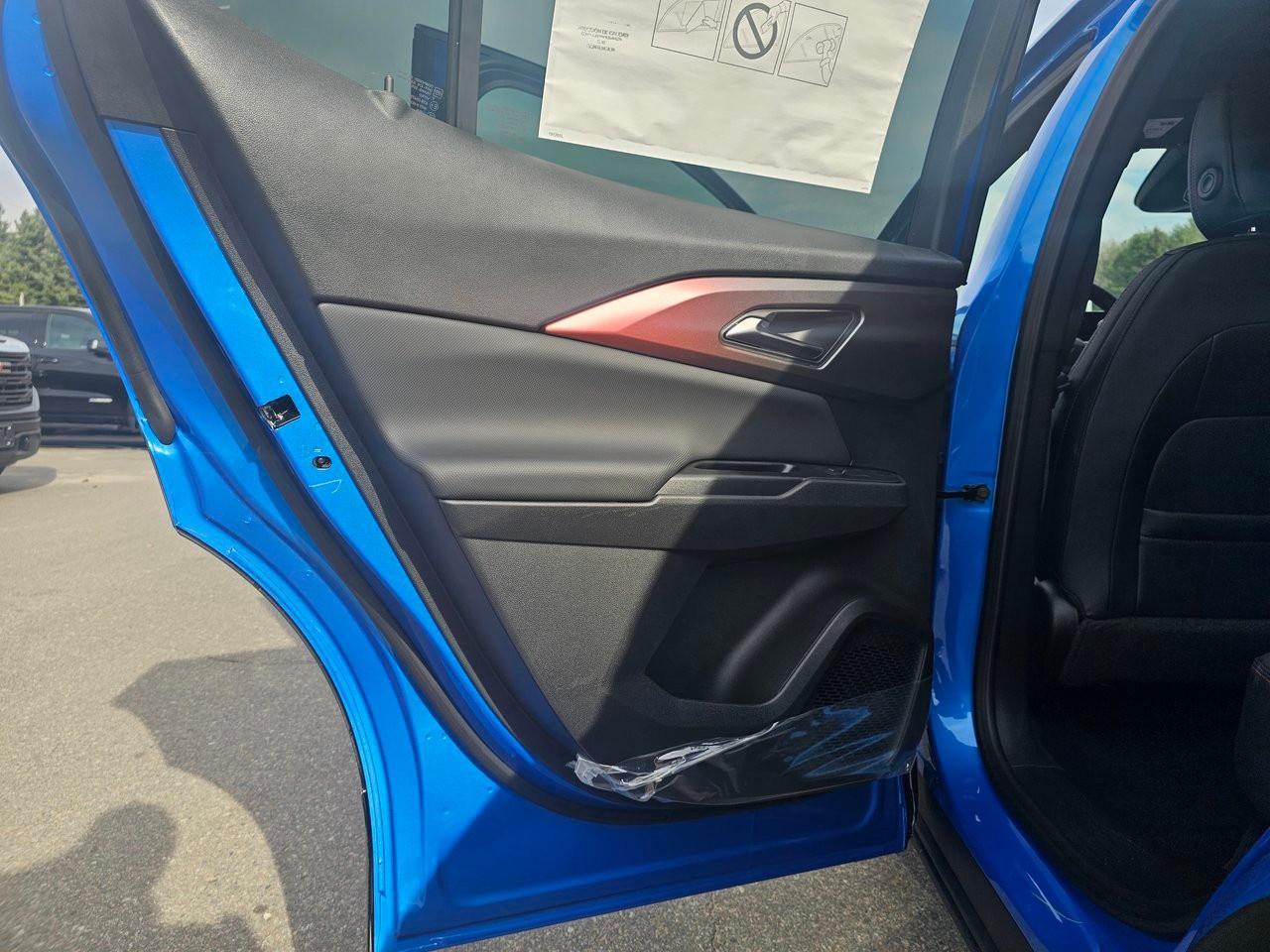 2025 Chevrolet Equinox EV 4dr RS Photo