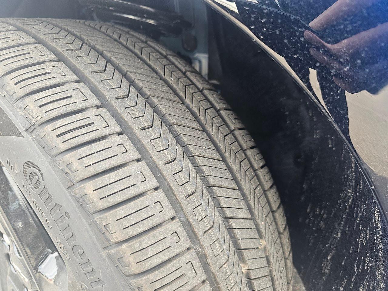 2025 Chevrolet Equinox EV 4dr RS Photo