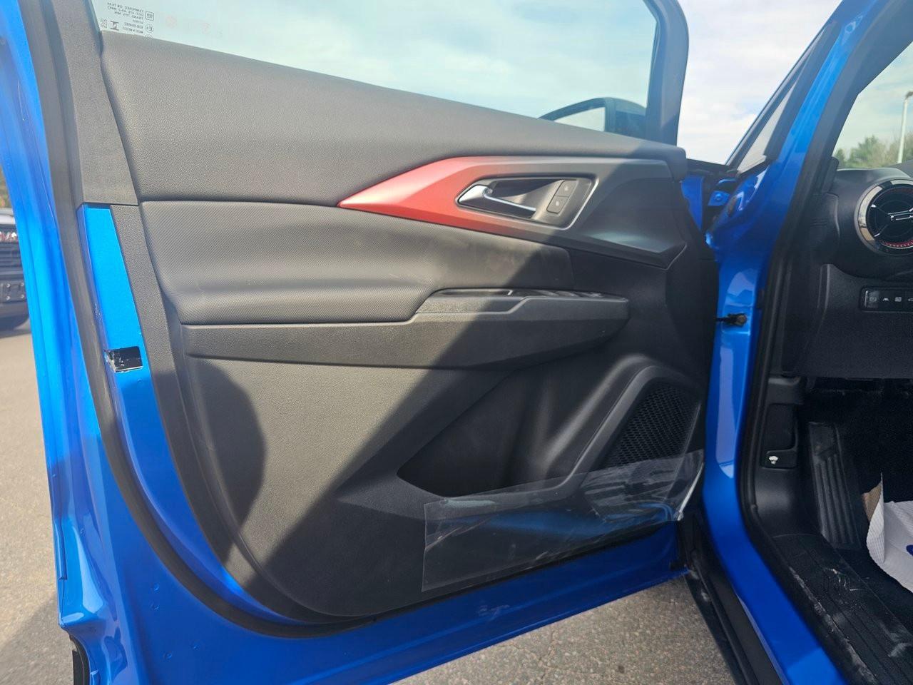 2025 Chevrolet Equinox EV 4dr RS Photo