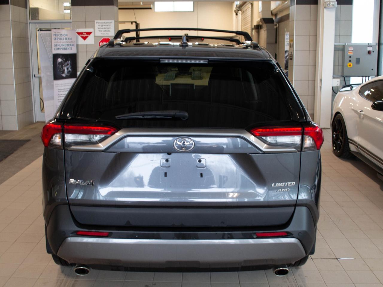 2021 Toyota RAV4 LIMITED  Photo4