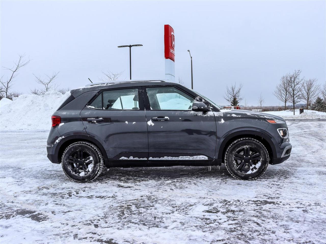 2023 Hyundai Venue Preferred 4dr Front-Wheel Drive Photo2