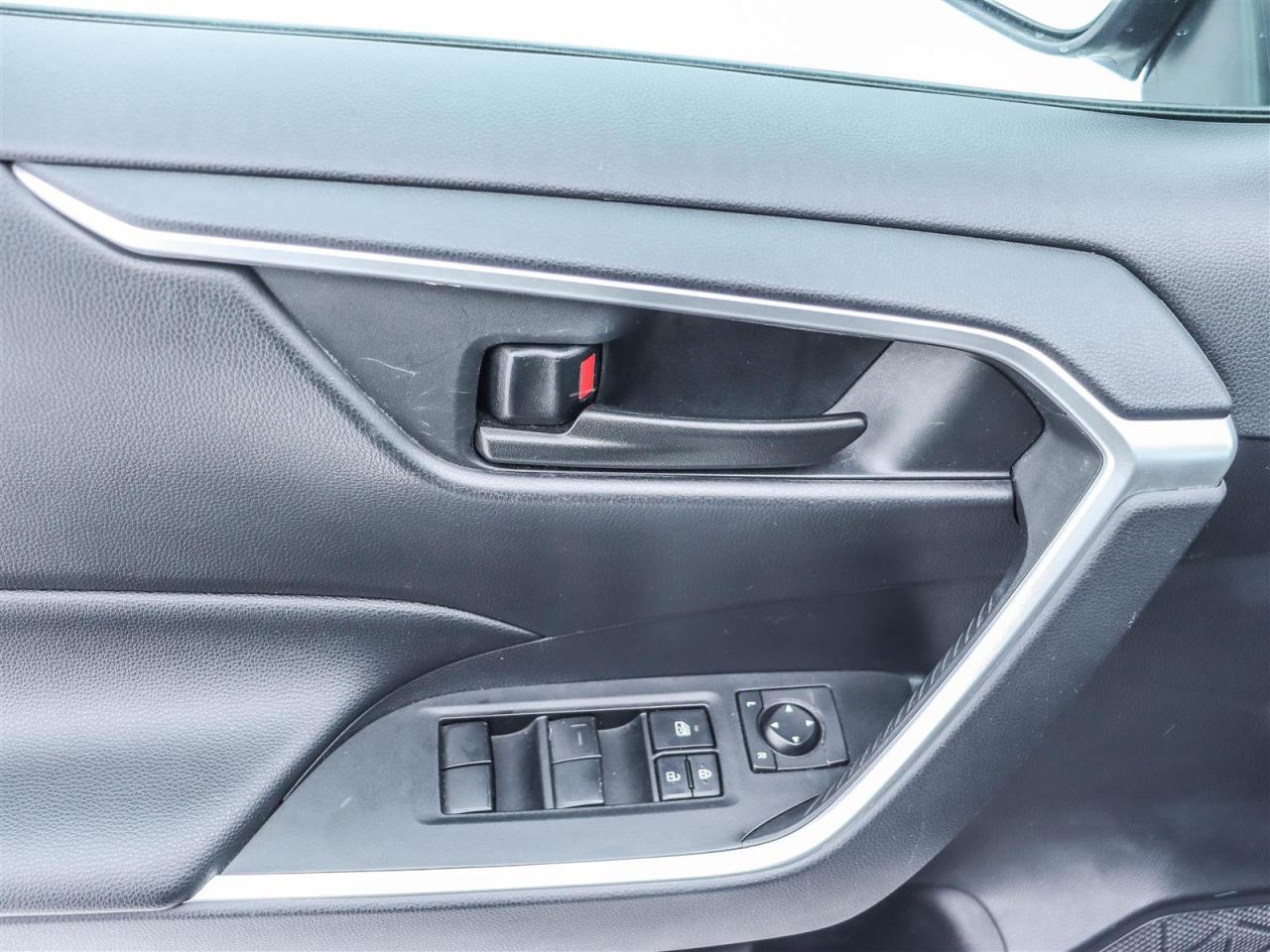 2019 Toyota RAV4 LE 4dr All-wheel Drive Photo