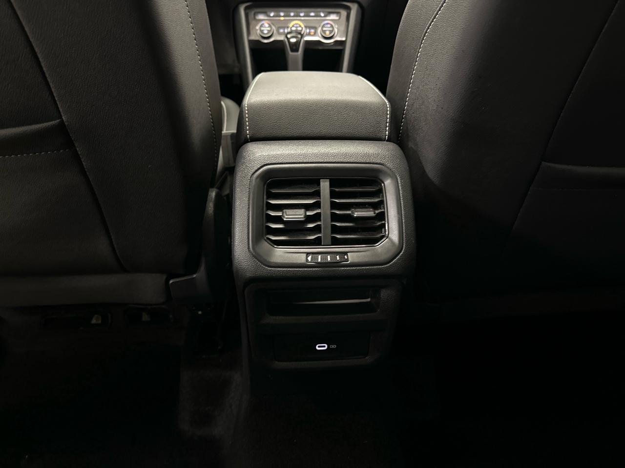 2023 Volkswagen Taos Comfortline 4dr All-Wheel Drive 4MOTION Photo