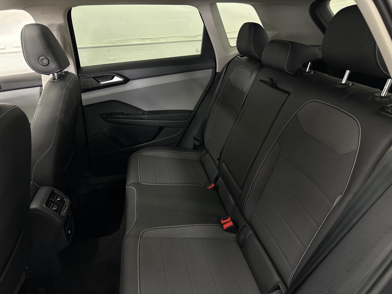 2023 Volkswagen Taos Comfortline 4dr All-Wheel Drive 4MOTION Photo